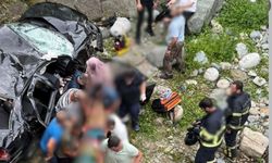 Rize Fındıklı’da İki Otomobilin Çarpıştığı Kazada Araç Dereye Uçtu: 1 Kadın Hayatını Kaybetti, 8 Kişi Yaralandı
