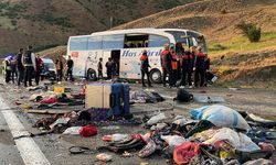 Sivas İmranlı’da Kızıldağ Virajında Facia: Kontrolden Çıkan Yolcu Otobüsü Devrildi 3 Kişi Hayatını Kaybetti 24 Kişi Yaralandı