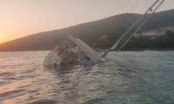 Muğla Bodrum Açıklarında Kayalıklara Çarpan Yelkenli Su Aldı 5 Kişilik Mürettebat Son Anda Tahliye Edildi