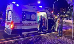 Elazığ’da ambulans ile otomobil çarpıştı, şehir merkezinde can pazarı yaşandı: 3 kişi yaralandı
