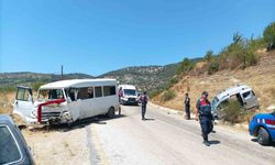Aydın Germencik’te Korkunç Kaza! İncir İşçilerini Taşıyan Minibüs ile Ticari Araç Çarpıştı: 3’ü Ağır 8 Yaralı