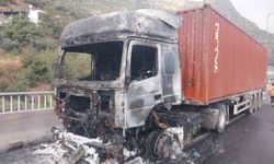 Osmaniye Bahçe'de Yolda ilerlerken tırı alevler sardı, sürücü canını zor kurtardı: O anlar panik yarattı