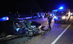 Edirne’de feci kaza! Hafif ticari araç ile otomobil kafa kafaya çarpıştı, 5 yaralıdan biri yaşam savaşı veriyor