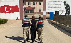 Gaziantep’te Jandarma Operasyonu Sonucu Çok Sayıda Kenevir Bitkisi, Esrar ve Silah Ele Geçirildi: 5 Kişi Tutuklandı