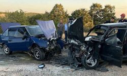 Bursa Mustafakemalpaşa’da Tofaş Otomobiller Kafa Kafaya Çarpıştı: 1 Kişi Hayatını Kaybetti, 3 Ağır Yaralı