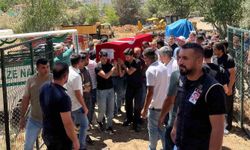 Adana’da Hayatını Kaybeden Polis Memuru Kahraman Öztürk’ün Türk Bayrağına Sarılı Naaşı Memleketi Tufanbeyli’de Toprağa Verildi