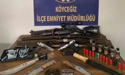 Muğla Köyceğiz’de Evden Çıkan Silahlar Şaşkına Çevirdi Polis Operasyonuyla Yakalanan Şüpheli Uşak’ta Adalete Teslim Edildi