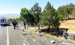 Elazığ’da Şarampole Uçan Araç Korku Dolu Anlar Yaşattı! 3 Yaralı Hastaneye Kaldırıldı, Köylüler İlk Yardıma Koştu