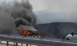 Tekirdağ-Malkara Yolunda LPG’li Otomobil Alev Alev Yanarken, Yanındaki Buğday Tarlası da Korkutan Yangına Teslim Oldu