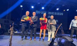 Aydın İncirliova’da Ümit Besen ve Pamela’dan Zafer Bayramı Gecesinde Unutulmaz Müzik Şöleni