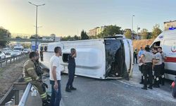 Ümraniye Çamlıca Bağlantı Yolunda Servis Midibüsü Devrilme Kazasında 8 Yaralı Hastaneye Kaldırıldı