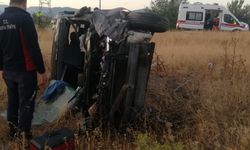 Amasya Kayabaşı Köyü Yolunda Trafik Kazası: Aynı Aileden 4 Kişi Hafif Ticari Araçla Şarampole Düştü, Yaralılar Hastaneye Sevk Edildi