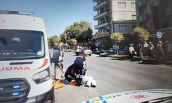 Kavşakta Acı Son! Yaşlı Adam Yolun Karşısına Geçerken Otomobil Çarptı – Hastanede Kalbi Durdu