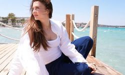 Ünlü Oyuncu Burcu Özberk’in Dekolteli Pozları Takipçilerini Büyüledi
