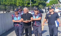 Manavgat Adliyesi Önünde Yoğun Güvenlik, Rüşvet ve Yolsuzluk Soruşturmasında Eski Başkan Şükrü Sözen Adliyeye Sevk Edildi