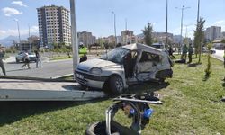 Kayseri Kocasinan’da Feci Trafik Kazası: İki Otomobil Çarpıştı, 2 Kişi Hayatını Kaybetti, 2 Kişi Yaralandı