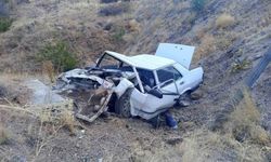 Kırıkkale’de 65 Metrelik Uçurumdan Yuvarlanan Otomobil Hurdaya Döndü: 70 Yaşındaki Sürücü Ağır Yaralandı