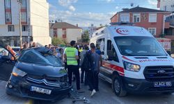 “Kocaeli’de Yokuşta Kabus! İş Makinesi Kontrolden Çıktı, Balkonlara Çarptı: 2’si Çocuk 4 Yaralı – İşte O Anlar!”