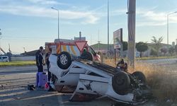 Konya Akşehir’de Refüje Çarpan Otomobil Takla Attı, 5 Kişi Hastaneye Kaldırıldı