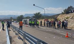 Mersin’de Kahreden Kaza! Otobüs ile Kamyon Çarpıştı, Ölü ve Yaralılar Var