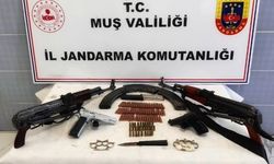 Muş Bulanık’ta şoke eden operasyon! Kaleşnikoflar, tabancalar ve yüzlerce mermi ele geçirildi