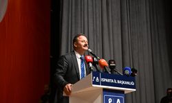 Yavuz Ağıralioğlu deprem sırasında konuşmasına devam etti: “Tayyip Bey’in aleyhine konuşunca böyle şeyler oluyor