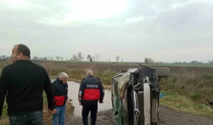 Osmaniye'nin Düziçi İlçesinde olan  kazada otomobil yan yattı
