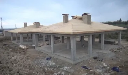 Kadirli'de Deprem sonrası Köy Evlerinin Yapımı Devam Ediyor