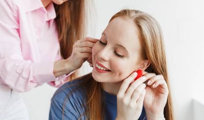 RÜYADA KÜPE GÖRMEK NEYİ İFADE EDER? KÜPE TAKMANIN MANEVİ VE MADDİ YORUMLARI