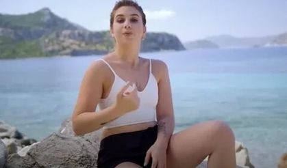 Ece Mumay’ın Cesur Tatil Paylaşımları Sosyal Medyayı Salladı mı? Bikinili Pozları Neden Bu Kadar Konuşuluyor?