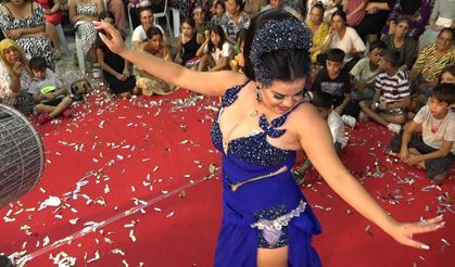 Menemen’de Roman Düğününde Neslihan’ın Dansı Sosyal Medyada Fırtına Estirdi