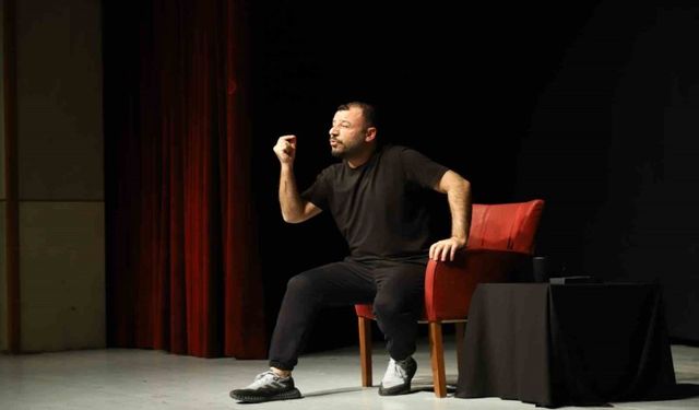 Bitlis’te Kürtçe stand up gösterisi yapıldı