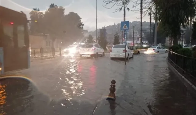 Dere taştı, okullar tatil edildi