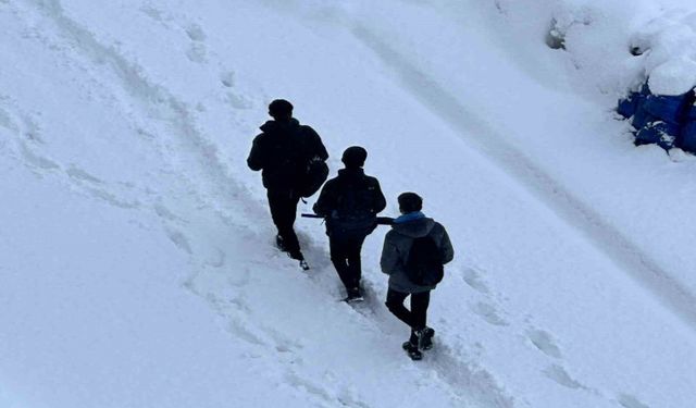 Hakkari ve Yüksekova’da taşımalı eğitime kar engeli