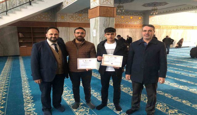 Lise öğrencisi Kur’an-ı Kerimi okuma yarışmasında Diyarbakır 3.’sü oldu