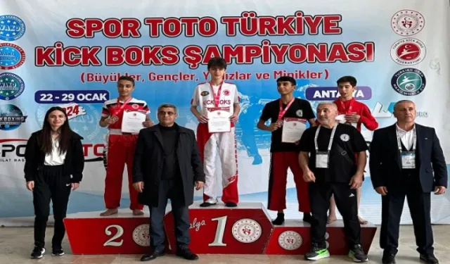 Mersin'de Düzenlenen Okul Sporları Kickboks Şampiyonası
