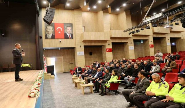 Niğde’de Toplu Taşıma Araçlarının Sürücülerine Kişisel Gelişim Semineri