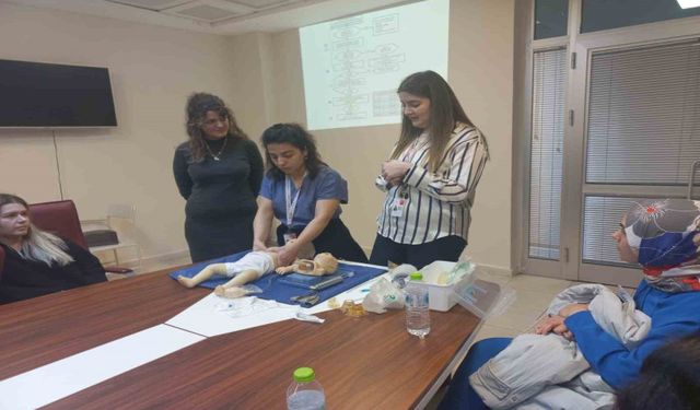 Sağlık personeline yenidoğan eğitimi