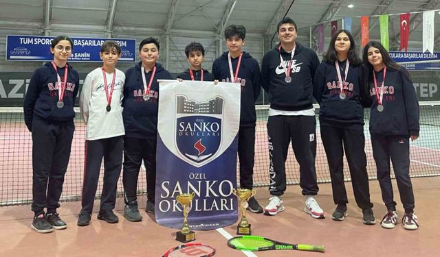 SANKO Okulları öğrencileri teniste il ikincisi oldu