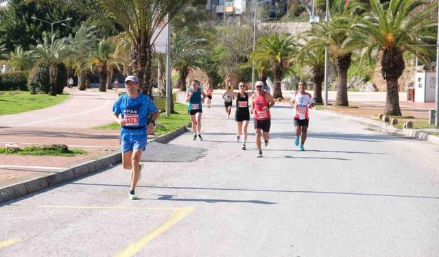 Alanya’da Atatürk Halk Koşusu ve Yarı Maratonu tamamlandı