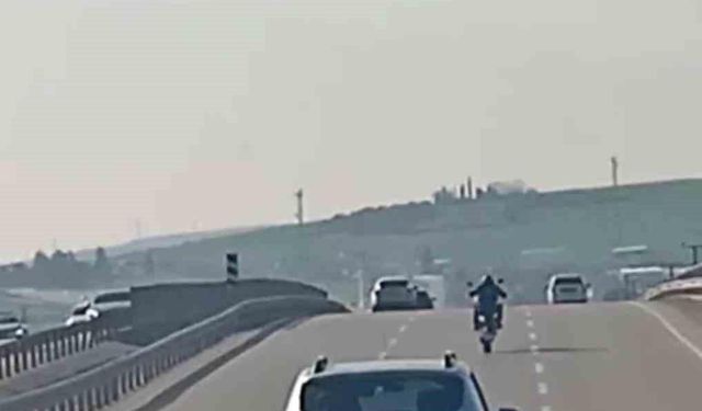Bursa’da motosiklet sürücüsünün tehlikeli hareketleri kamerada