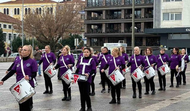 Cumhuriyet Kadınları Bando Takımı’ndan ’Kadınlar Günü’ gösterisi