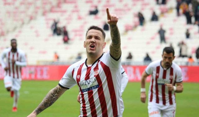 Sivassporlu Rey Manaj gol sayısını 19’a yükseltti