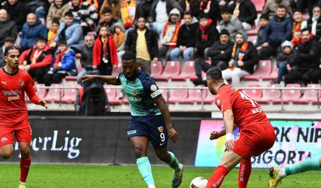 Trednyol Süper Lig: Kayserispor: 1 - Hatayspor: 1 (İlk yarı)