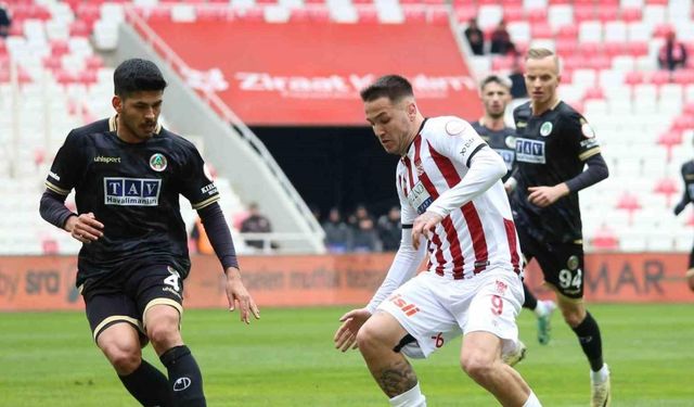 Trendyol Süper Lig: Sivasspor: 0  - Alanyaspor: 0 (İlk yarı)