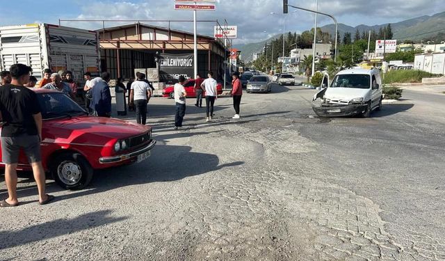 Shell Petrol Kavşağında Kaza: Yaralılar Hastaneye Kaldırıldı