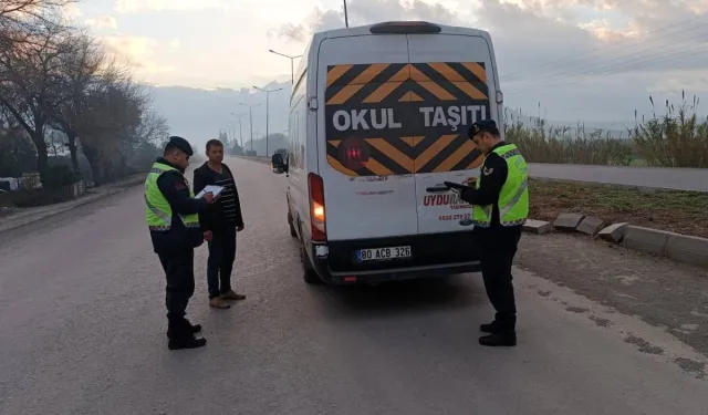 Osmaniye'de Trafik Kurallarına Uymayan 20 Okul Servisi Trafikten Men Edildi
