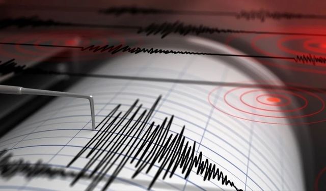 Balıkesir Sındırgı’da Gece Yarısı 4.3 Şiddetinde Deprem Paniği Yaşandı
