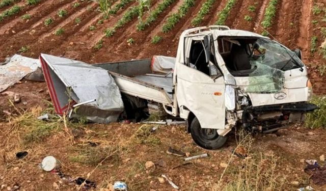 Gaziantep'te Tarım İşçilerini Taşıyan Kamyonet Şarampole Devrildi: 1 Ölü, 8'i Ağır 22 Yaralı!