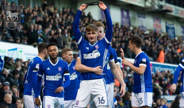 Crystal Palace - Ipswich Town maçı şifresiz mi yayınlanacak? Crystal Palace - Ipswich Town maçı hangi kanalda, saat kaçta ve nereden izlenir?